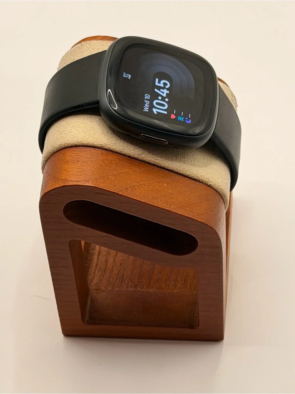 Fitbit Versa 4, Tested, Very Good, Charger Included, Black, Smartwatch